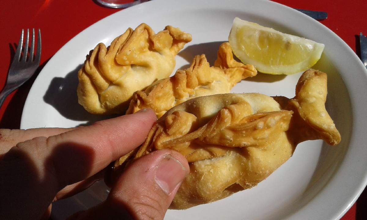 LO DIJO CHRISTOPHE....LAS MEJORES EMPANADAS DE PESCADO QUE PROBÉ EN MI VIDA