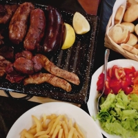 Vamos a comer la típica parrillada argentina